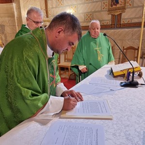 Liturgijsko uvođenje u službu novog upravitelja župe Zabok vlč. Branka Riseka